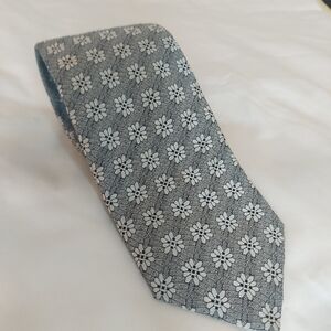 Thomas Pink Gray and White Floral Men's Tie